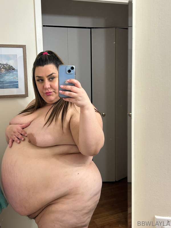 Brand new nudes ❤️I love the way my belly just keeps hanging.. 3