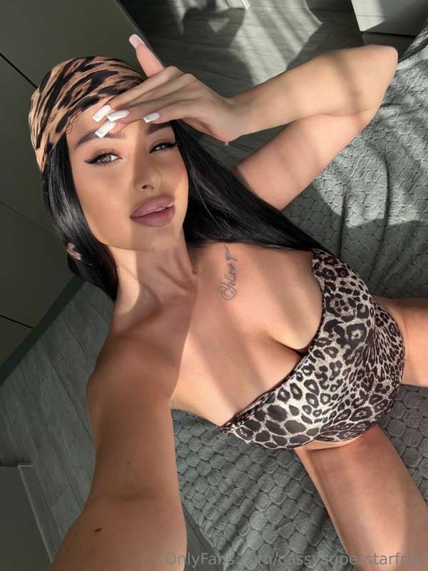 These perfect curves are impossible to resist! 😈🔥 💭 Imagine ..