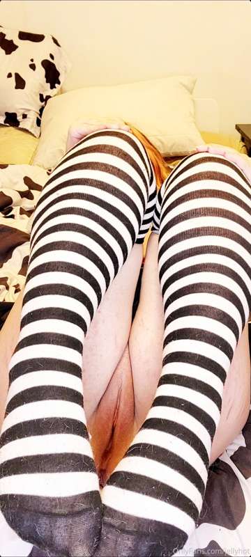 I'm getting a tattoo on my thigh tomorrow 😁😁😁 8