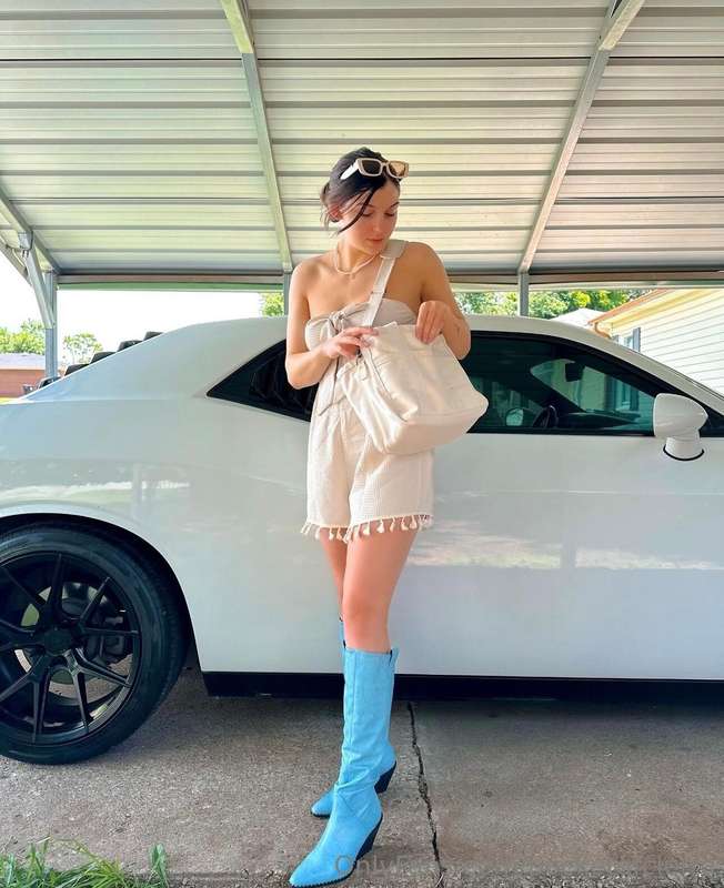 be honest.. does the girl match the car?😅🙈