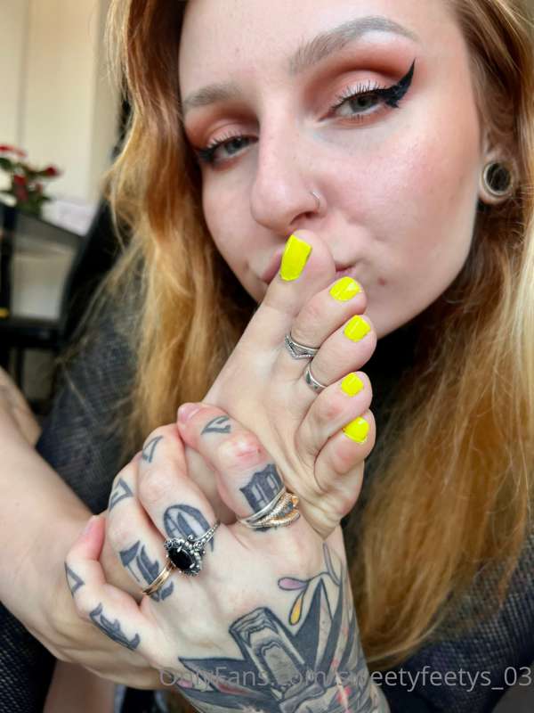 Bite , kiss or lick? 1