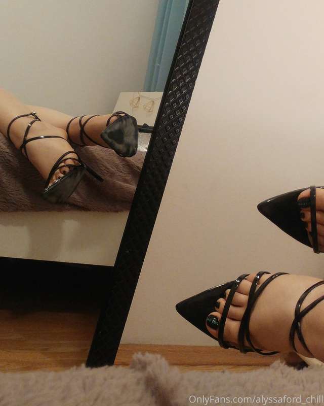 just some naugthy selfies and my favorite heels 3