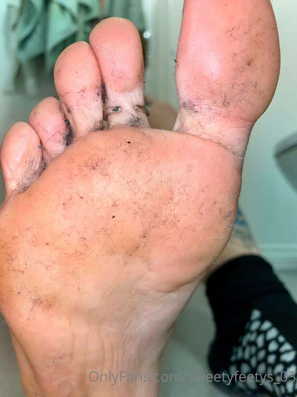 Someone needs to lick them clean … now 😈 6