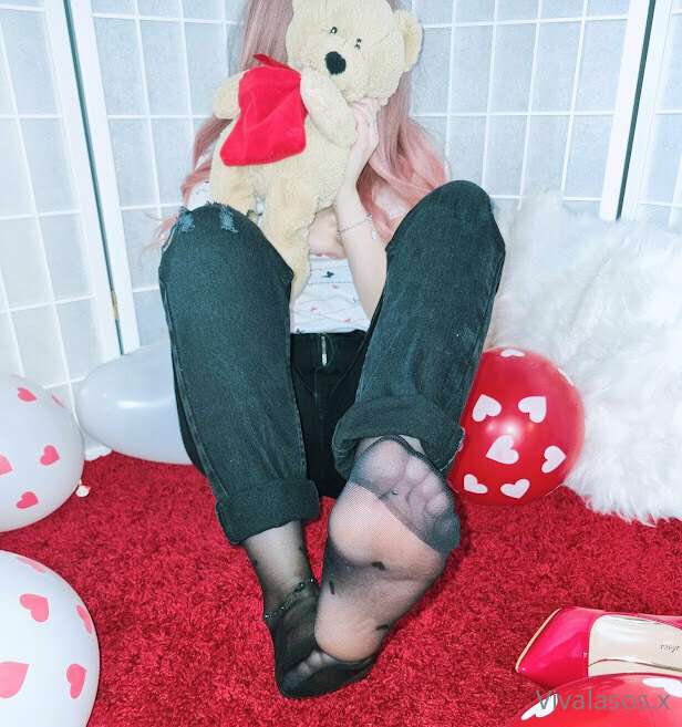 HAPPY VALENTINES BABY!

It sucks that i am so far away from .. 7