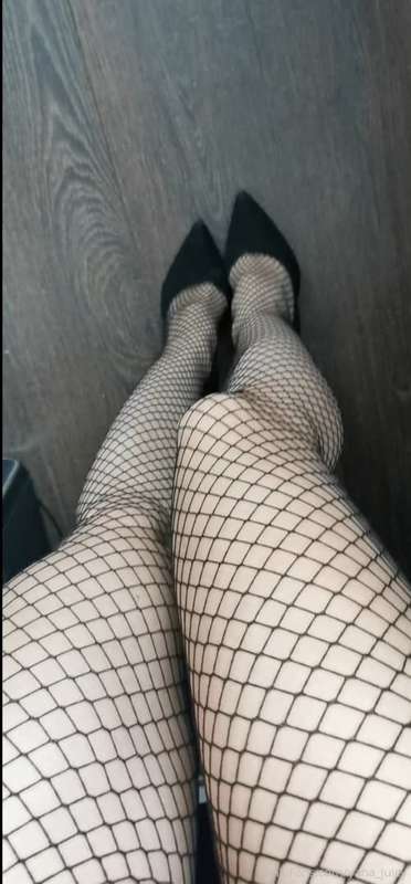How sexy to look at my sexy gentle legs today, do you like ?..