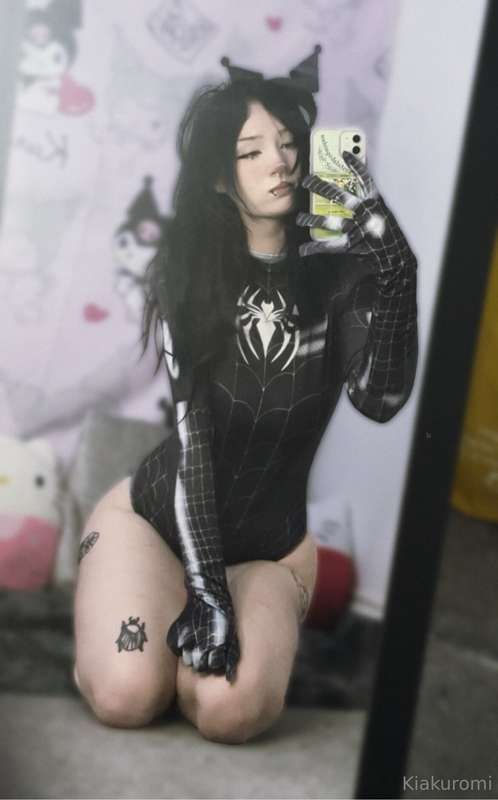 I love my new dragon dildo 😩 also more spider woman pics  2