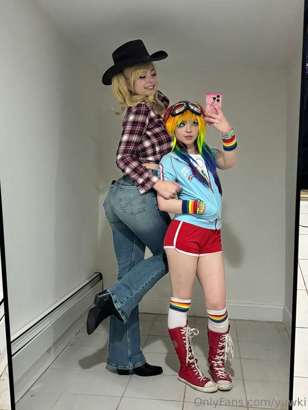 applejack and rainbow dash :D sorry for my absence i havent .. 11