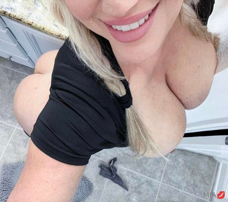 What caught your eye first my ass or my tits? 😊