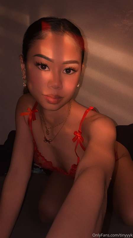 Omg live in 4 hours! I can’t shake the nerves 💋❤️