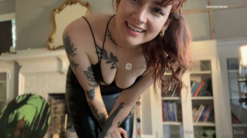 Some sexy screenshots of me in these tiny leather outfits 🐷🖤 15