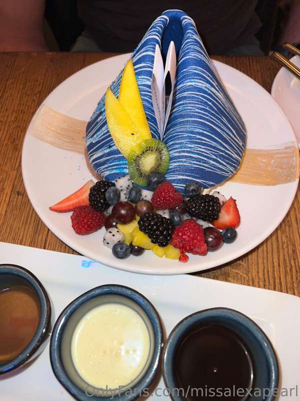 Some of my favorite foods I’ve indulged in this pregnancy! S.. 7