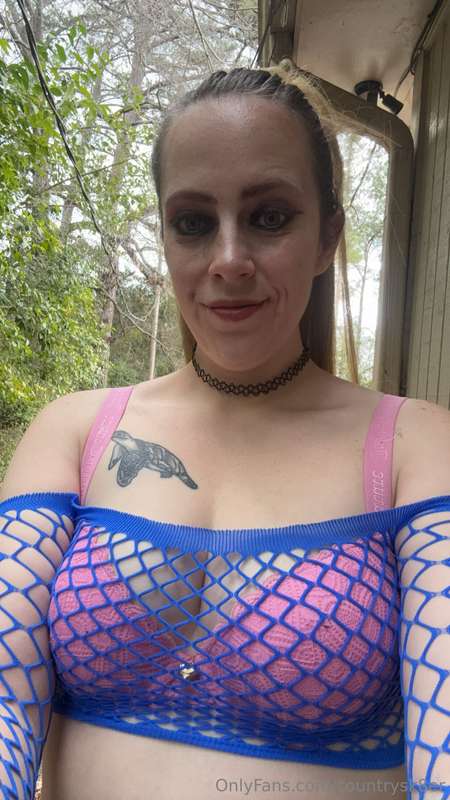 Feeling hot 🥵 in those pics