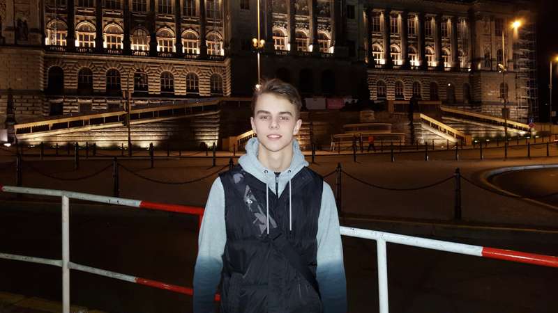 I walk at night near the museum 🌙✨ 1