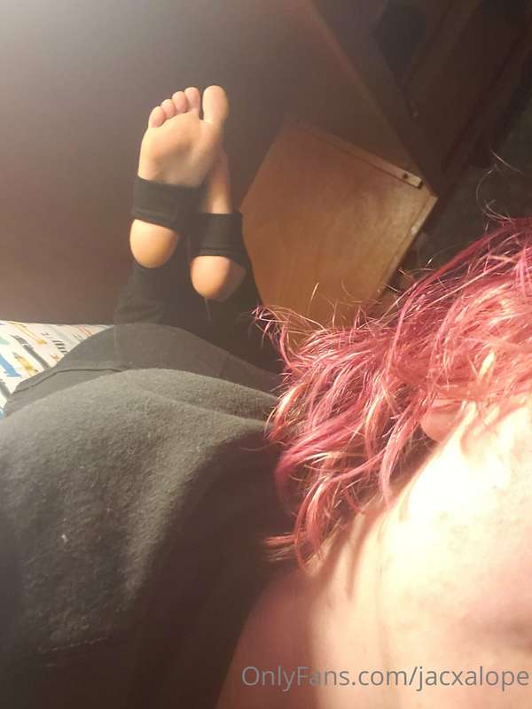 I has feets 1