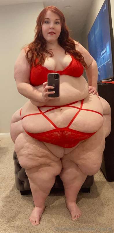 Getting ready for our Valentine's dinner, I wanted to snap s.. 7