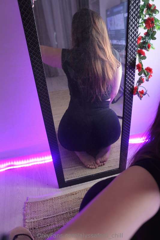 bare legs today, and tomorrow I'll most probably lift my shi.. 3