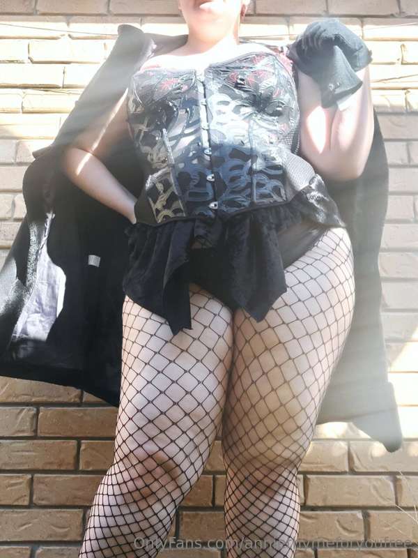 It's getting chilly here is Aus~! Cum warm up with me @annie..