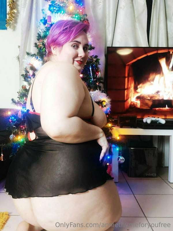 A present under the tree! 🎄