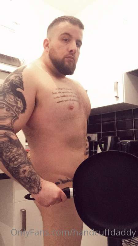 Who fancies some home cooked food and a drink 🥃🍝😈🍆