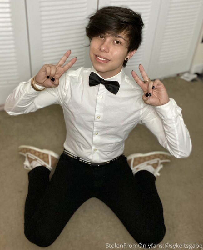 Soooo, anyone into guys in suits like I am ?? Here’s the pic.. 8