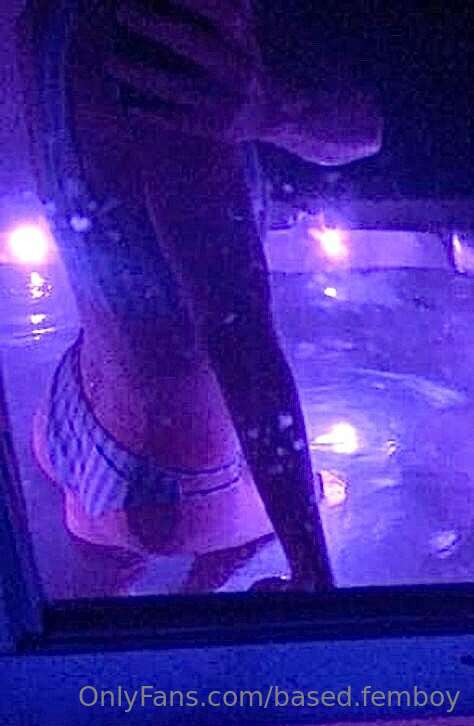 come join me in the tub!
we can skinny dip if you’d like🤫💦
(.. 2