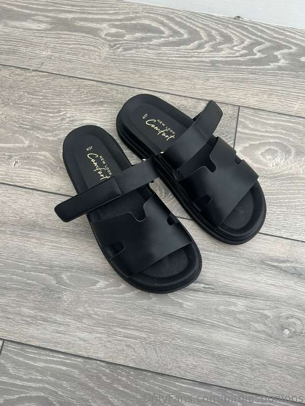 Showing off the comfy sandals that my friend suggested for m..