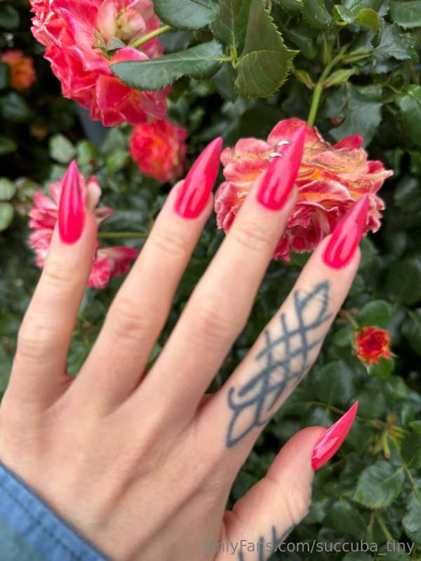 🌸 Flowers are little wonders of nature. They remind us how i.. 1
