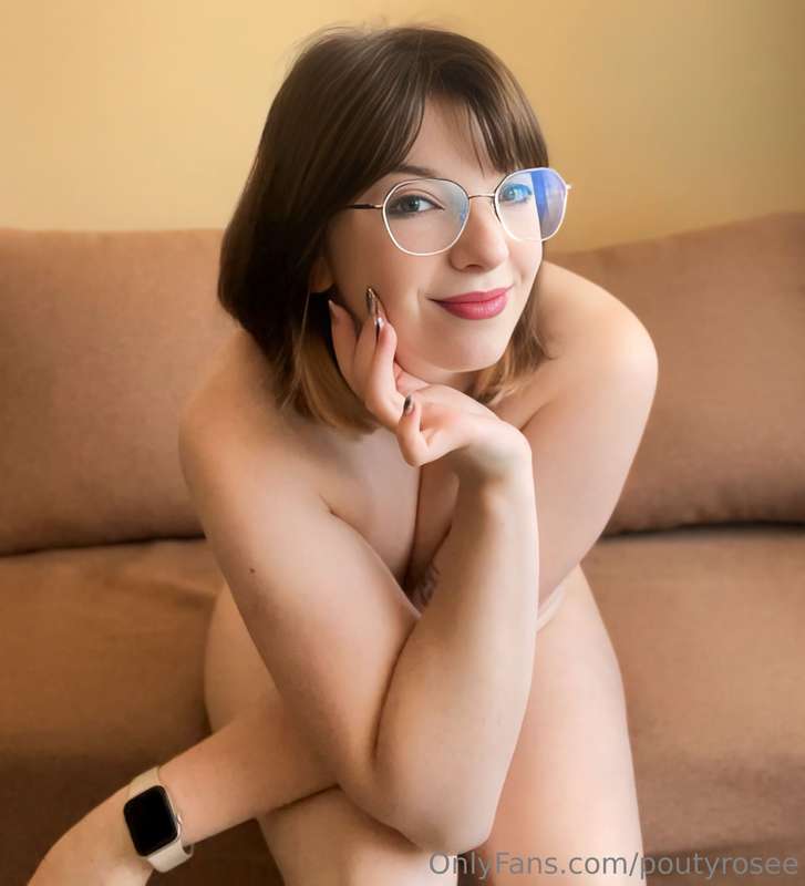 I'm sitting here, bored and waiting for your messages😋