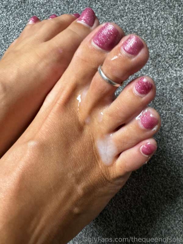 I got My toes covered in cum 😜 1