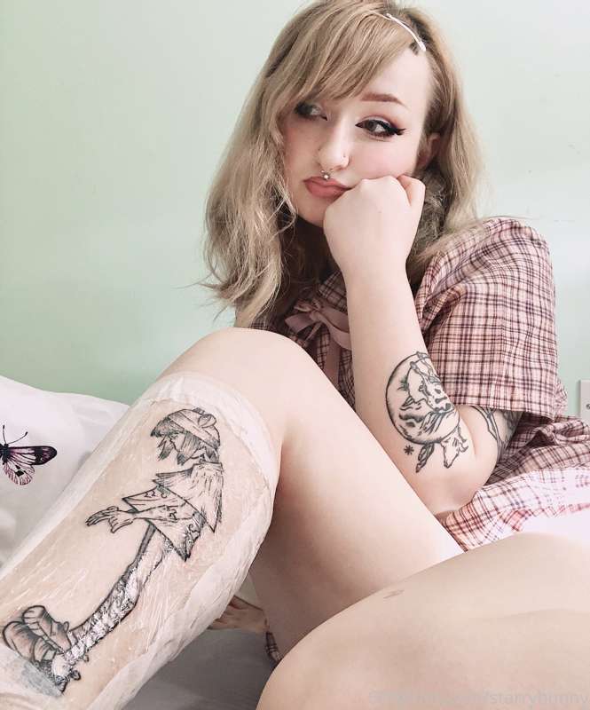 Showing off da new tat, with my tits and pussy making an app.. 1