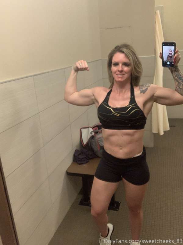 Couple videos from today’s workout. Plus a post workout self..