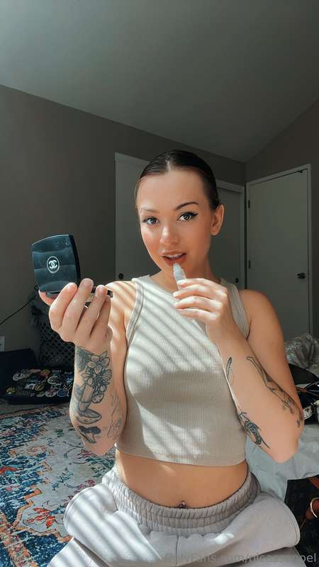 Hi babes ❤️ How are you today? I’d love to chat, I'm free al.. 1