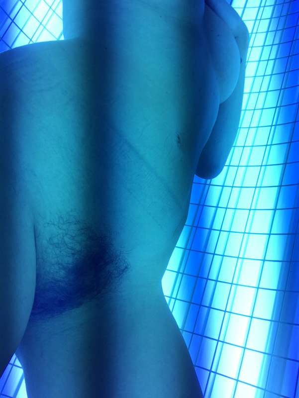 Naked beauty in photos x 4