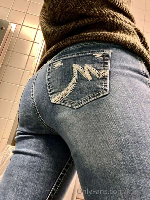 i love sneaking away at work to take teasing photos :) I hop..