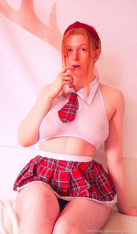 and deliberately wears sheer tops around her professors🤤📚 1