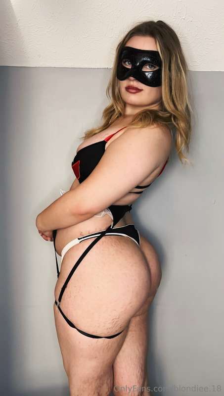 Should I have worn this for the Harley Quinn roleplay instea.. 2