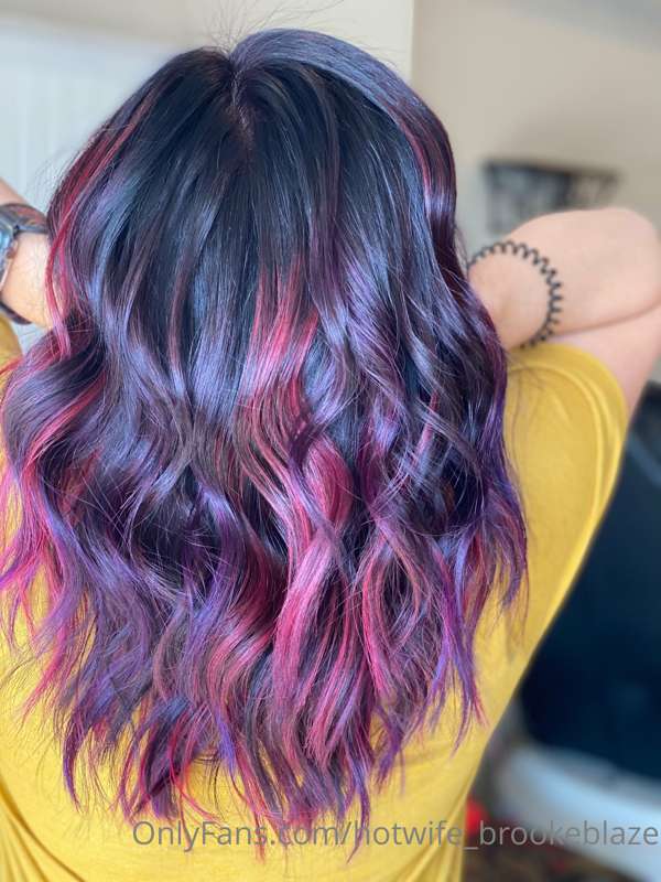 Well yesterday was hair day y’all and omfg…. I am obsessed w..