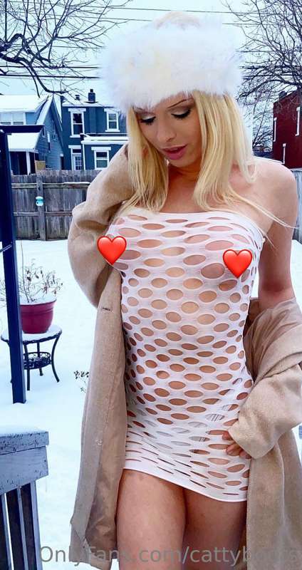 Brrrr 🥶❄️❄️
It’s getting cold out daddy haha but I love this.. 3