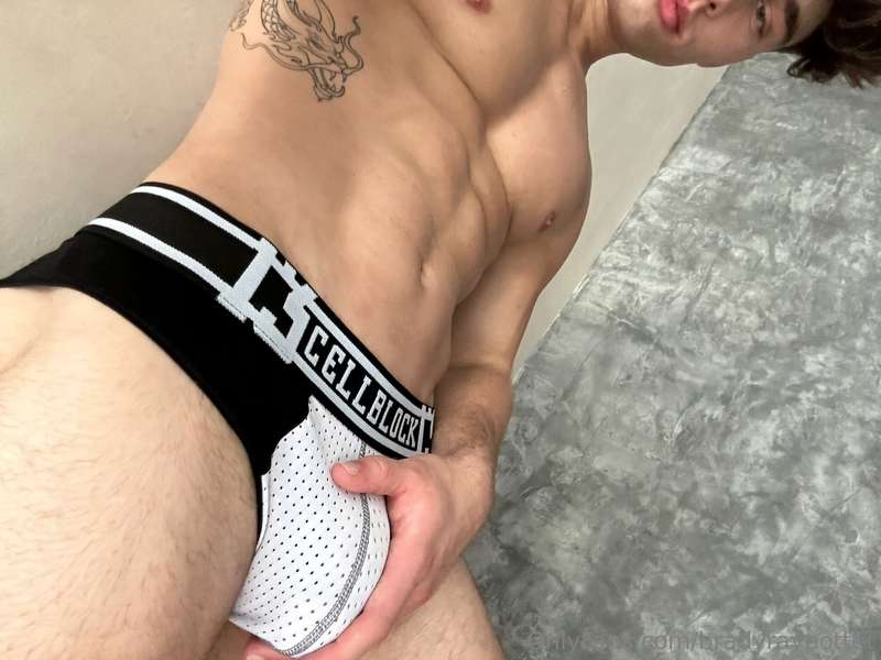 Insert your face here ;) 👅 who wants a taste? 

Got a nice b..