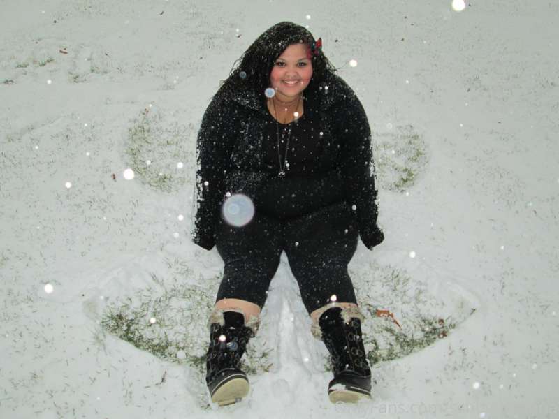 Merry Christmas, if you celebrate. Enjoy this pic of 19 yr o..