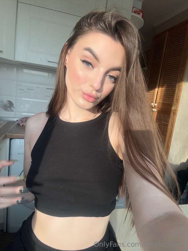 my bestie is waiting for you on her FREE VIP 👇 shes ONLINE R..