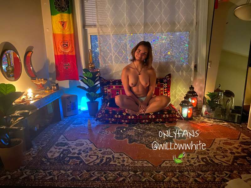 Being cute in my meditation corner ✌🏽 1