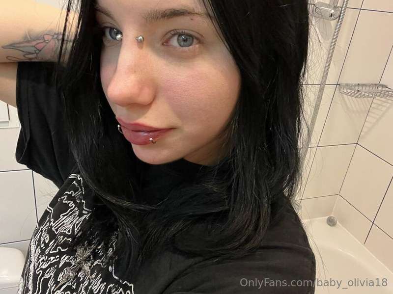 SUBSCRIPTIONS FREE ONLY NOW 🤭 @angel_cate 🤭This playful babe.. 1