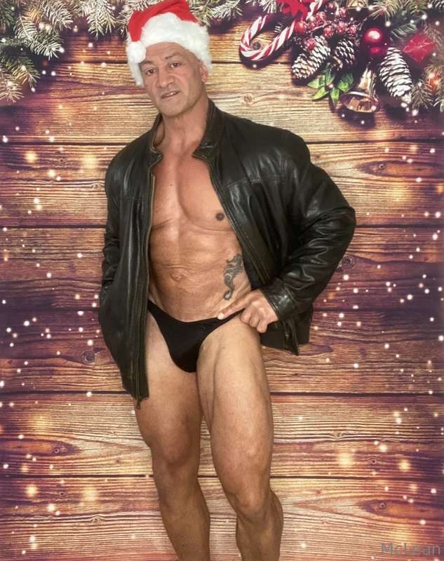 Hope you all had an amazing day 🍆🍆🍷 3