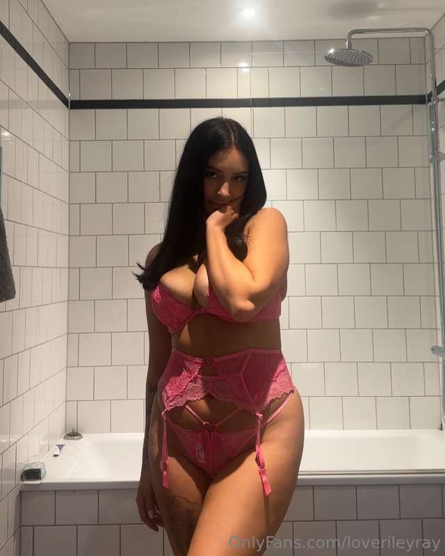 Waiting for you babe 🤗 👅