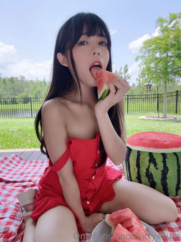 ♡ part 1 ♡
i've got something juicy and refreshing for you, .. 21