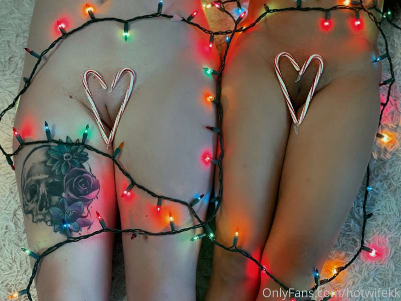 **Hotwifekk Christmas Advent Calendar Day 9 of 25**
With @ma..