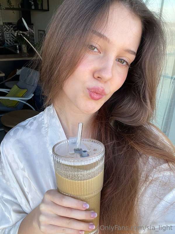 Hey babes ❤️It’s finally warm out, and I’m living for it-sip..