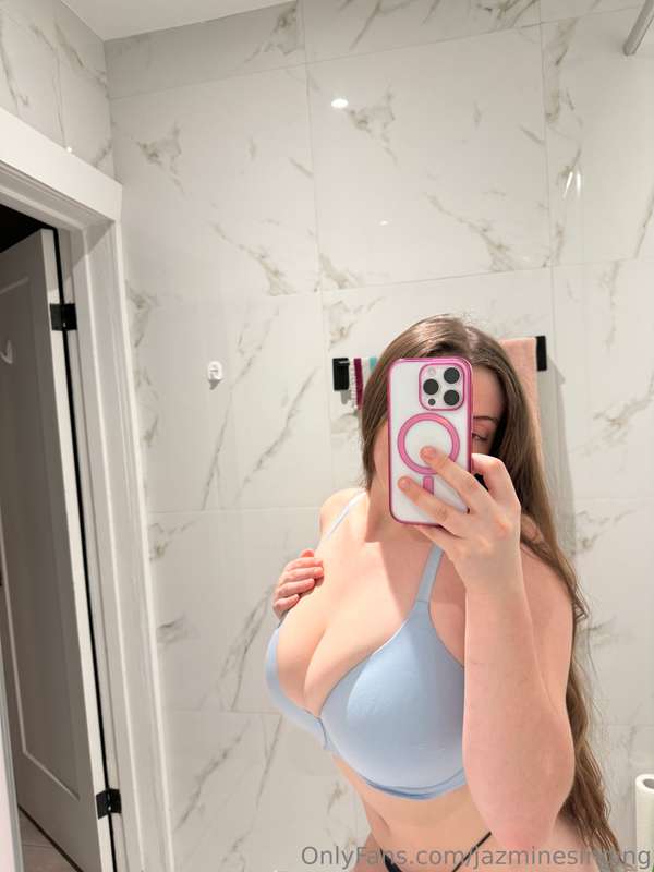 A little sneak peek of my recent set🙈✨💕😌 I had so much fun m..