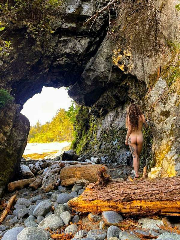 I love being naked in pretty places ❤ 1